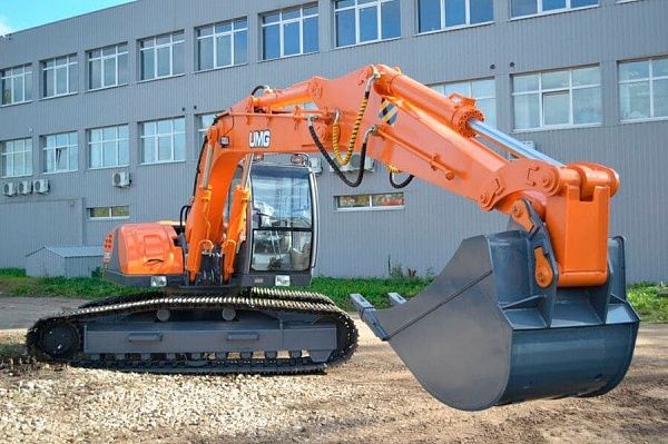 UMG E200NC crawler excavator in digging
